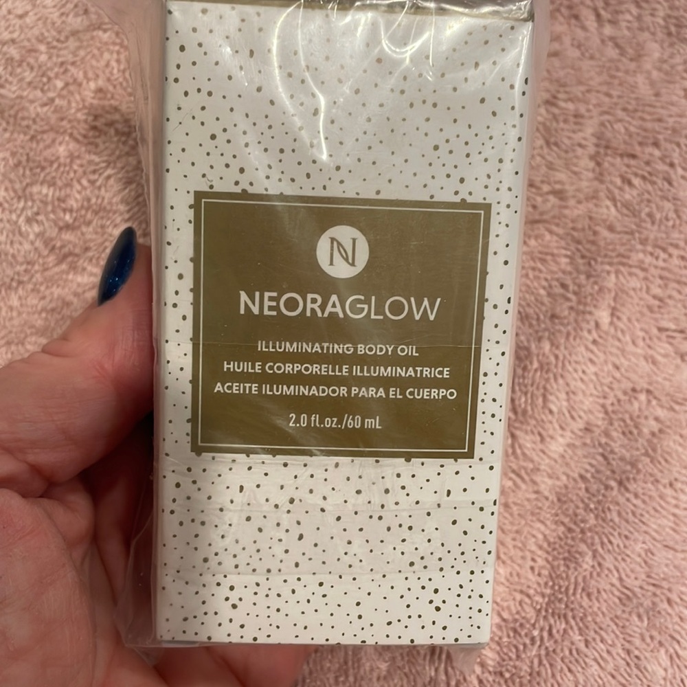 NeoraGlow Illuminating Body Oil New Sealed